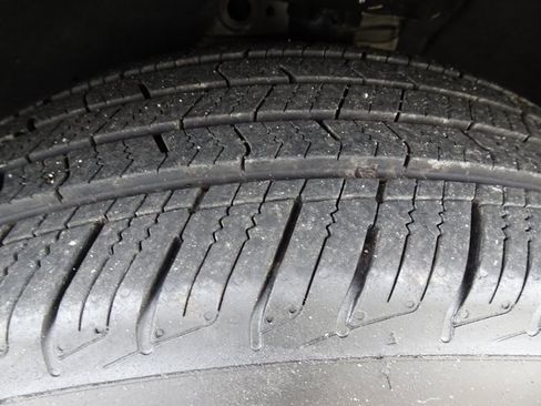 Used 2019 Chevrolet Equinox LT w/ Driver Convenience Package image 38