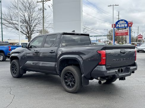Used 2025 Toyota Tacoma SR5 image 13