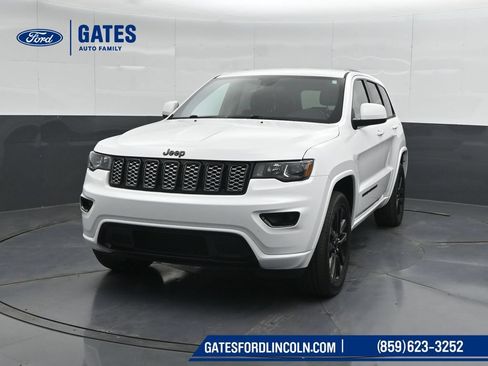 Used 2020 Jeep Grand Cherokee Altitude AWD/4WD image 5