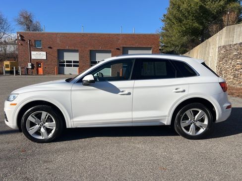 Used 2018 Audi Q5 2.0T Premium Plus w/ Premium Plus Package image 2