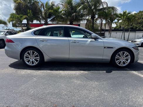 Used 2018 Jaguar XF Premium RWD image 4