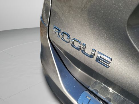 Used 2016 Nissan Rogue SV w/ SV Premium Package image 9