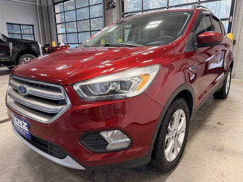 Used 2017 Ford Escape SE w/ Equipment Group 201A image 4