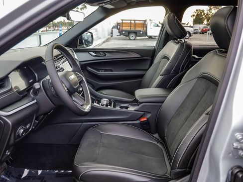 New 2025 Jeep Grand Cherokee L Altitude image 19