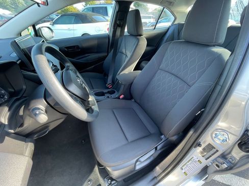 Used 2025 Toyota Corolla LE image 36