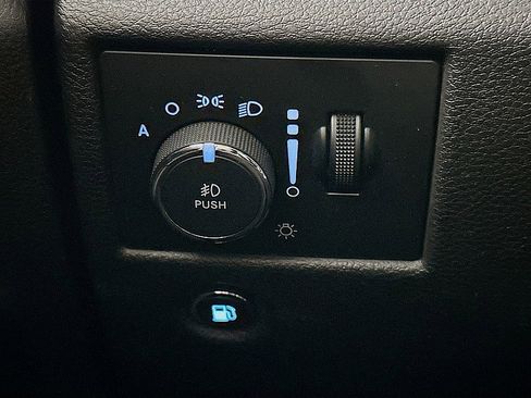 Used 2021 Jeep Grand Cherokee Laredo X image 10