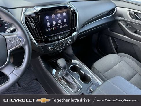 Used 2023 Chevrolet Traverse LT FWD image 19