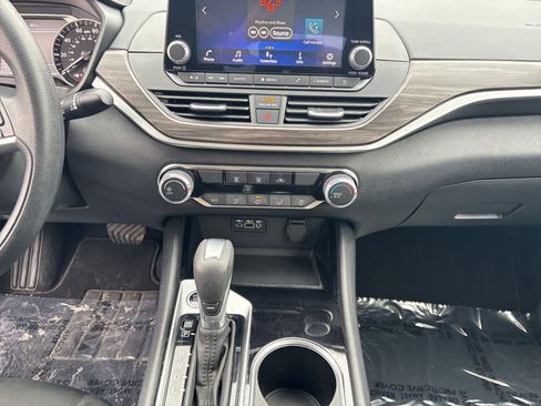 Used 2024 Nissan Altima 2.5 SV image 18