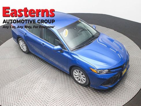 Used 2019 Toyota Camry LE image 3