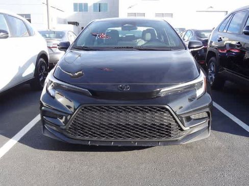 Used 2023 Toyota Corolla SE FWD image 2