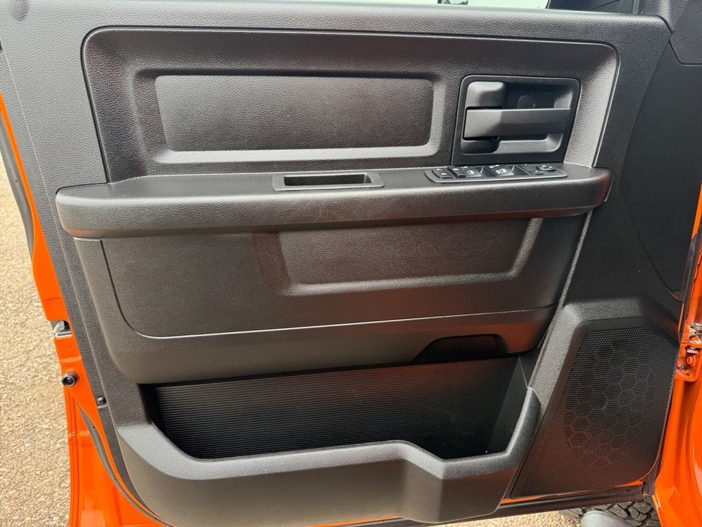 Used 2019 RAM 1500 Express w/ Ignition Orange Sport Package AWD/4WD image 28