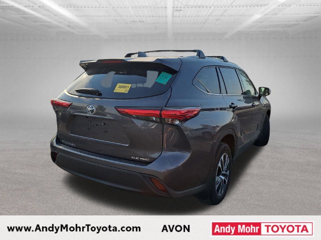 Used 2022 Toyota Highlander XLE AWD/4WD image 7