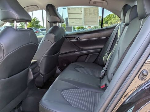 Used 2020 Toyota Camry SE FWD image 13
