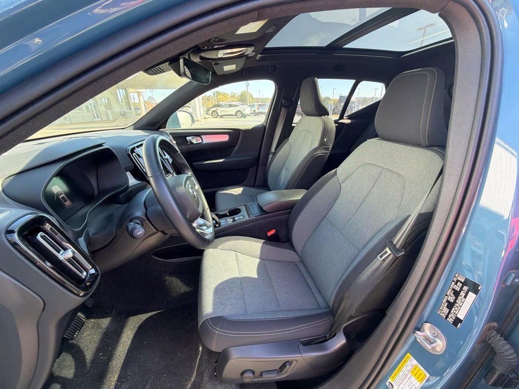 Used 2024 Volvo XC40 B5 Core AWD/4WD image 10