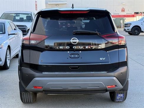 Used 2023 Nissan Rogue SV image 5