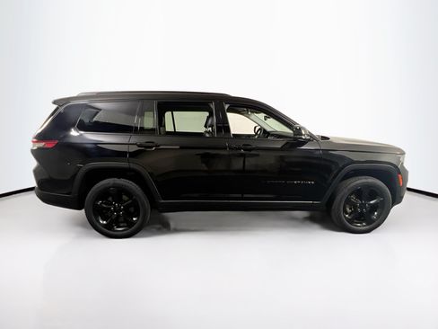 Used 2023 Jeep Grand Cherokee L Limited w/ Black Appearance Package AWD/4WD image 4