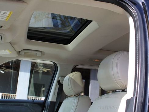 Used 2017 Ford Explorer Platinum image 11