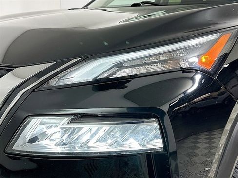 Used 2023 Nissan Rogue SV image 30