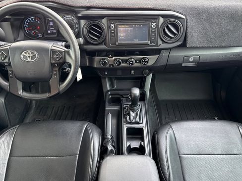 Used 2018 Toyota Tacoma SR image 16
