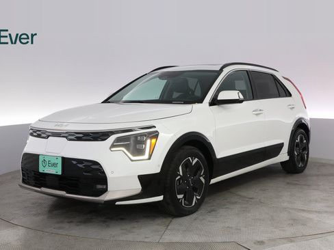 Used 2023 Kia Niro Wave w/ Wave Preserve Package image 2