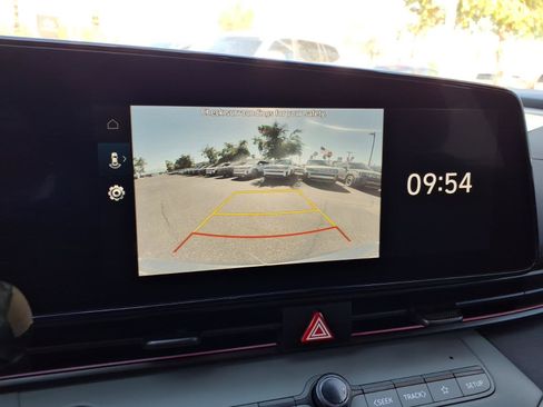 Certified 2025 Hyundai Elantra Limited FWD image 22