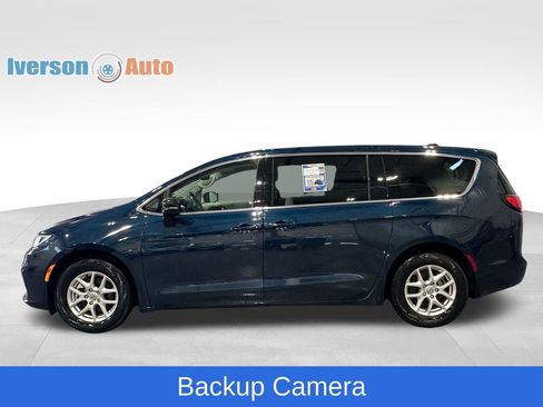 Used 2024 Chrysler Pacifica Touring-L FWD image 6