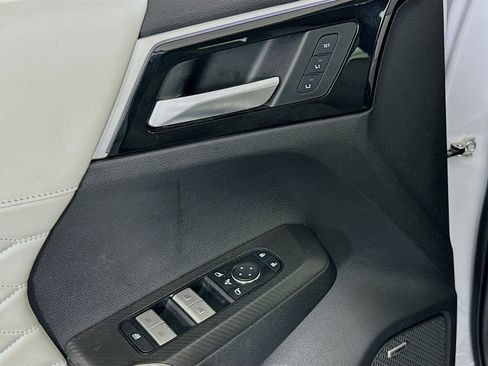 Used 2025 Mitsubishi Outlander SEL image 15