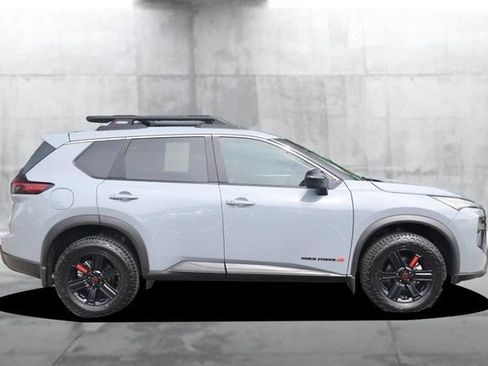 Certified 2025 Nissan Rogue SV AWD/4WD image 4