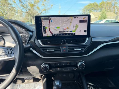 Used 2023 Nissan Altima 2.5 SR w/ SR Premium Package image 15