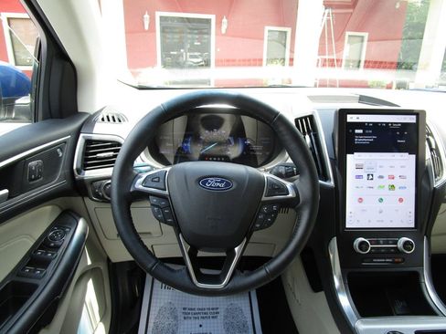 Used 2021 Ford Edge Titanium w/ Cargo Accessory Package FWD image 10