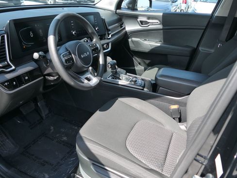 Used 2025 Kia Sportage LX FWD image 9