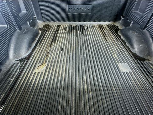 Used 2018 Nissan Titan SV w/ SV Convenience Package image 28