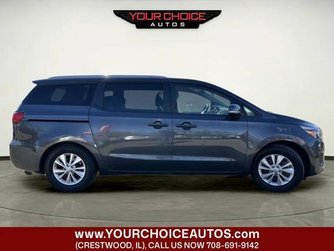 Used 2017 Kia Sedona LX w/ LX Essentials Premium Package FWD image 6