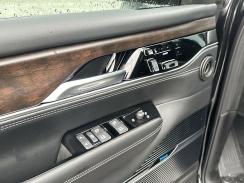 New 2024 Jeep Grand Wagoneer L Base image 9