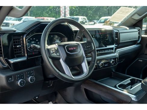 Used 2025 GMC Sierra 2500 SLT AWD/4WD image 11