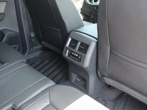 Used 2023 Volkswagen Atlas SE image 13