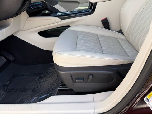 Used 2022 Buick Envision Avenir w/ Technology Package II image 21