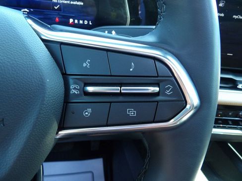Used 2025 Chevrolet Equinox ACTIV w/ Convenience Package III FWD image 19