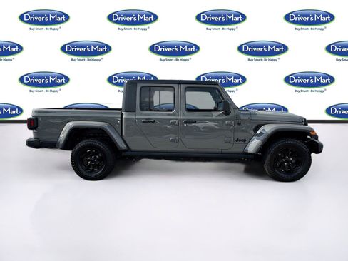 Used 2022 Jeep Gladiator Sport AWD/4WD image 8