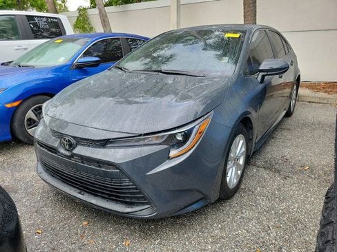 Used 2023 Toyota Corolla LE w/ LE Premium Package image 2