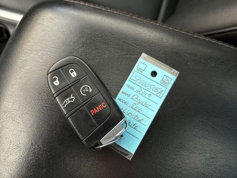 Used 2019 Chrysler 300 Limited image 24