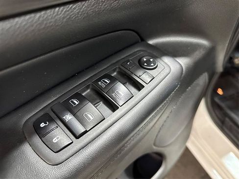 Used 2020 Jeep Grand Cherokee Altitude AWD/4WD image 30