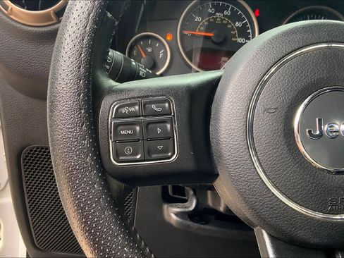 Used 2016 Jeep Wrangler Unlimited Sahara AWD/4WD image 23