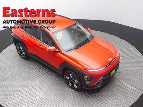 Used 2024 Hyundai Kona SEL AWD/4WD image 3