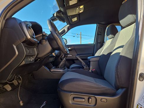 Used 2020 Toyota Tacoma TRD Sport image 16