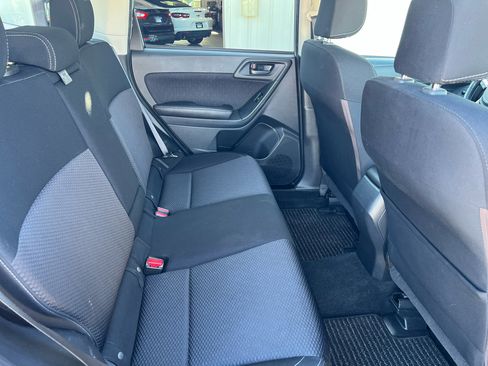 Used 2018 Subaru Forester 2.5i Premium w/ All-Weather Package image 39