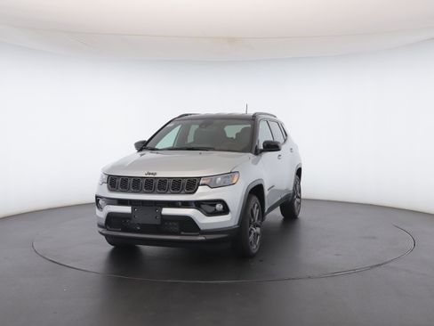 Used 2026 Jeep Compass Limited image 36