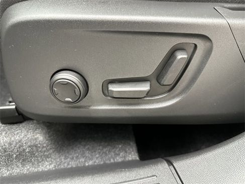 Certified 2025 Volvo XC40 B5 Plus image 12
