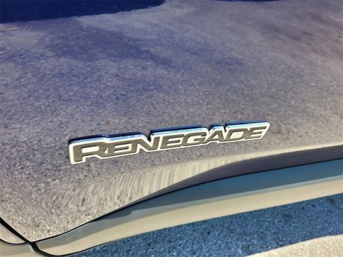 Used 2020 Jeep Renegade Latitude w/ Cold Weather Group image 4