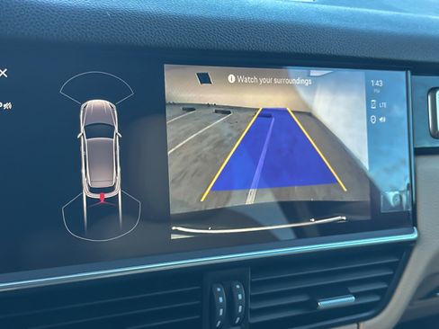 Used 2022 Porsche Cayenne Platinum Edition image 20